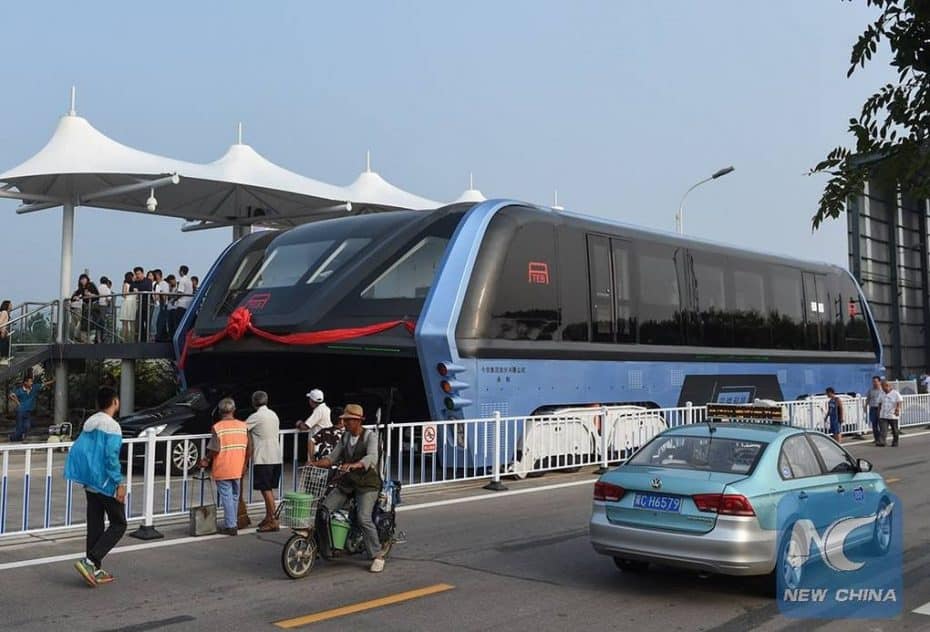 ¿Recuerdas el autobús chino que volaba por encima de los coches? Ni un mes ha durado…