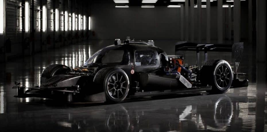 ¿Es «DevBot» el fin de los pilotos?: Un coche 100% autónomo de carreras para la Roborace…