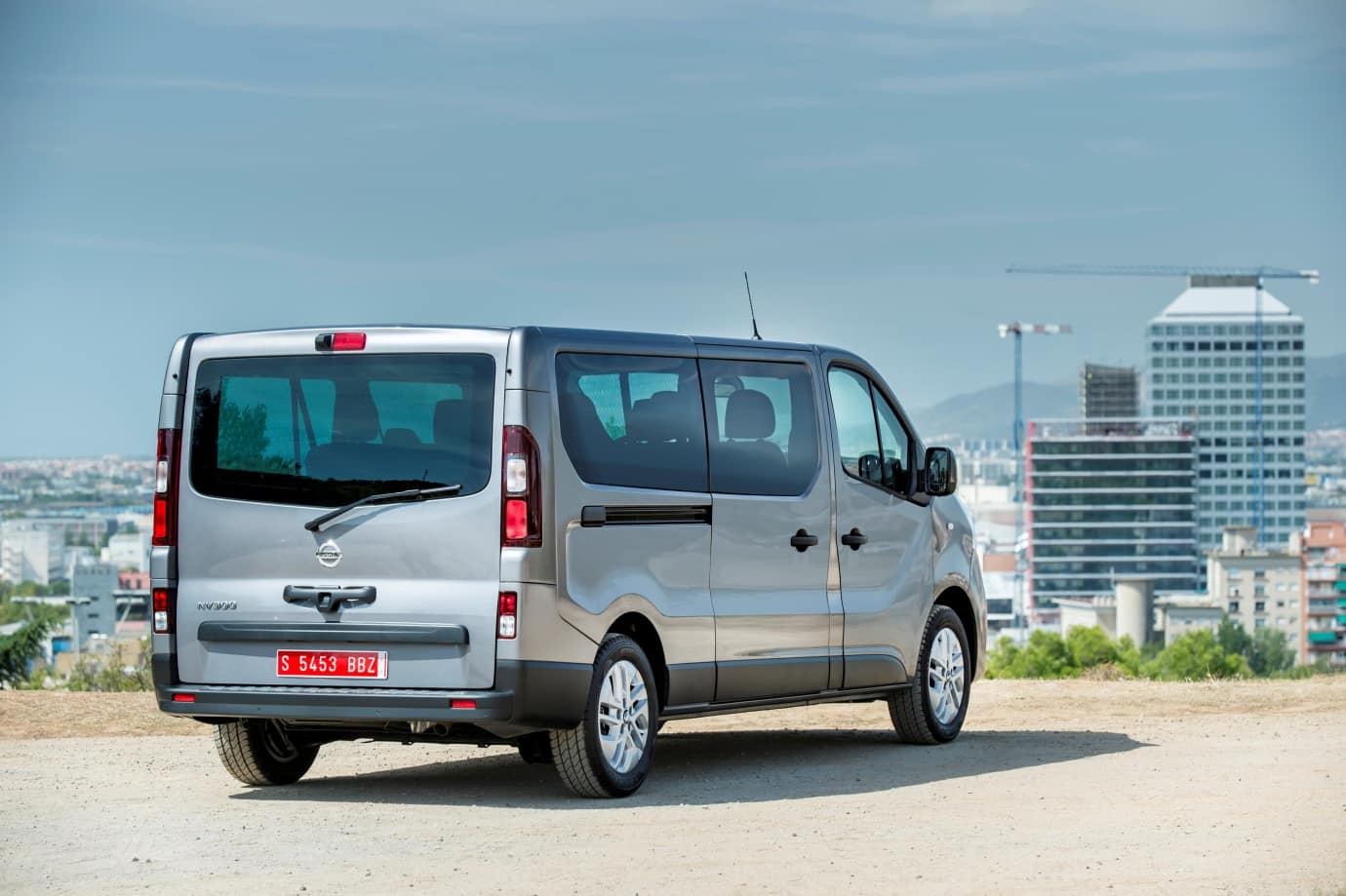 nissan-nv30015