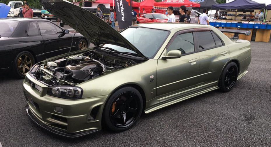 Cambio radical: ¡Así es como se ha convertido un Nissan Skyline en un GT-R R34 de cuatro puertas!