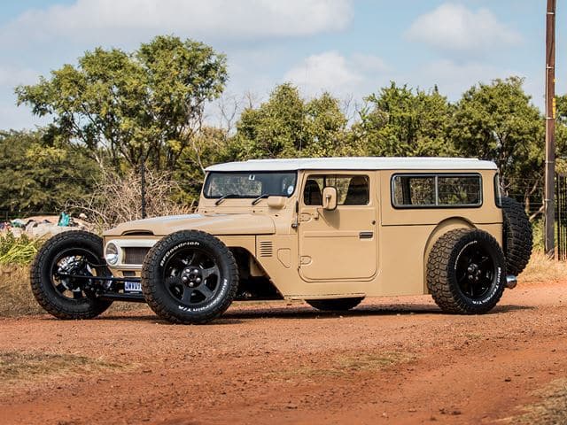 Con un bloque V8 de 300 CV en sus entrañas, nunca has visto un FJ Cruiser de 1976 tan loco como este