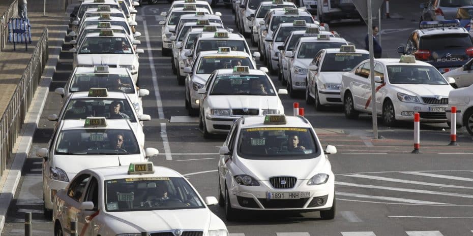 Lucha contra las licencias VTC: Taxistas de toda España colapsarán Madrid el 30 de mayo