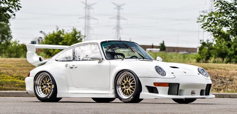 ¿Te sobra un millón y medio de euros? Este extraño Porsche 911 GT2 EVO podría ser tuyo