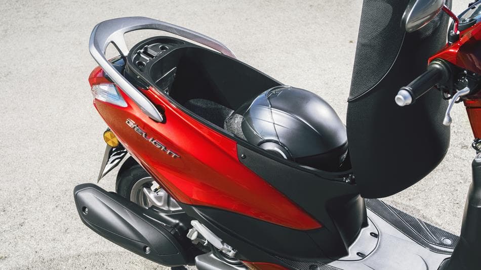 2017-yamaha-delight-125-eu-lava-red-detail-004