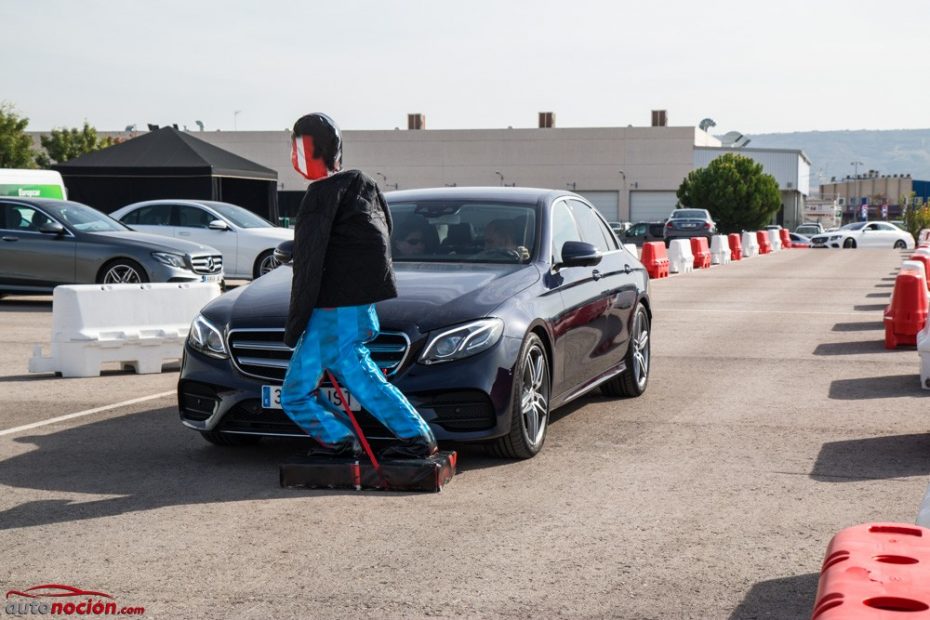 Probamos el Intelligent Drive de Mercedes-Benz: ¡El nuevo Clase E frena, aparca y conduce solo!