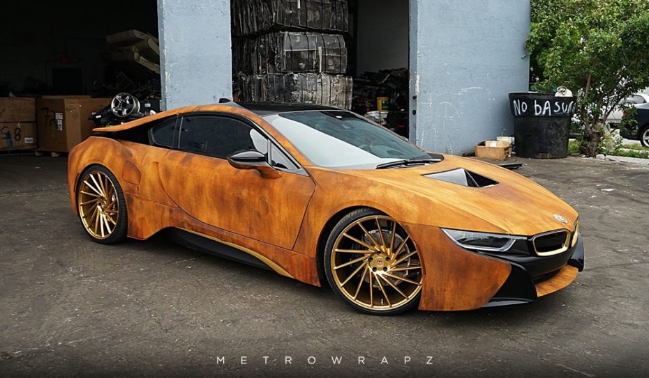 MetroWrapz vuelve a convertir el BMW i8 de Austin Mahone en un excéntrico y espectacular deportivo