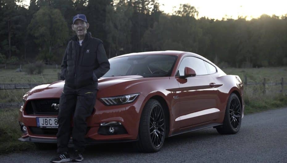 ¿Conducir un Ford Mustang GT V8 MY2016 con 97 años? Lo de este sueco si que es amor verdadero