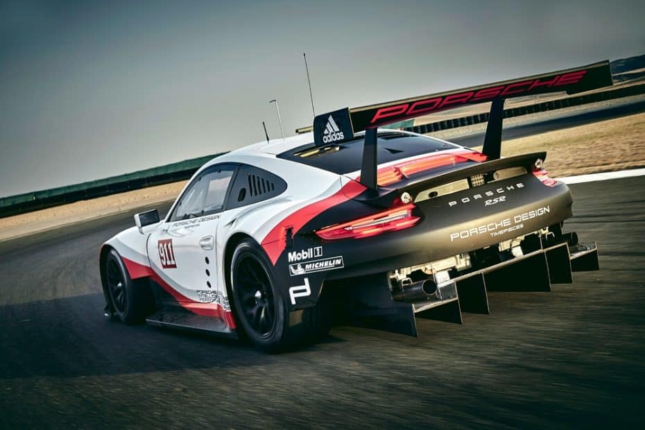 Porsche 911 RSR: El GT alemán definitivo con 510 CV situados delante del eje trasero