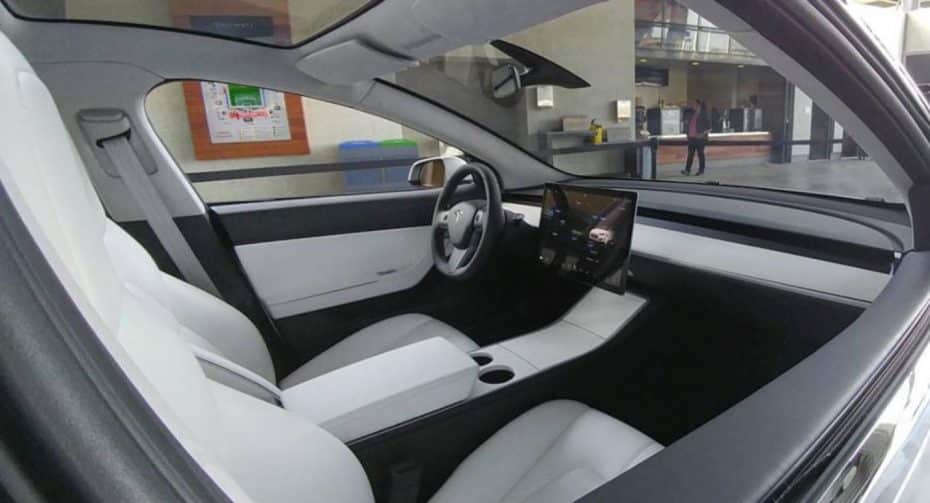 El interior del Tesla Model 3 parece… ¿demasiado minimalista?