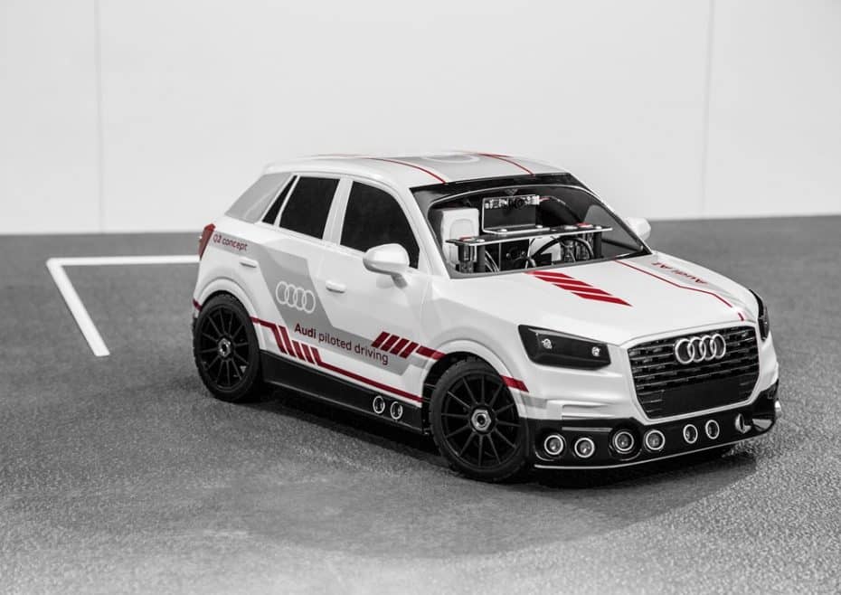 Parece un coche de juguete, pero este Audi Q2 es capaz de aprender y desarrollar estrategias