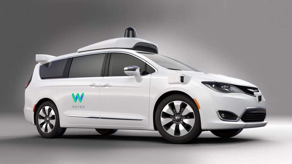 Otro susto más para el coche autónomo: Un vehículo de Waymo sufre un aparatoso accidente