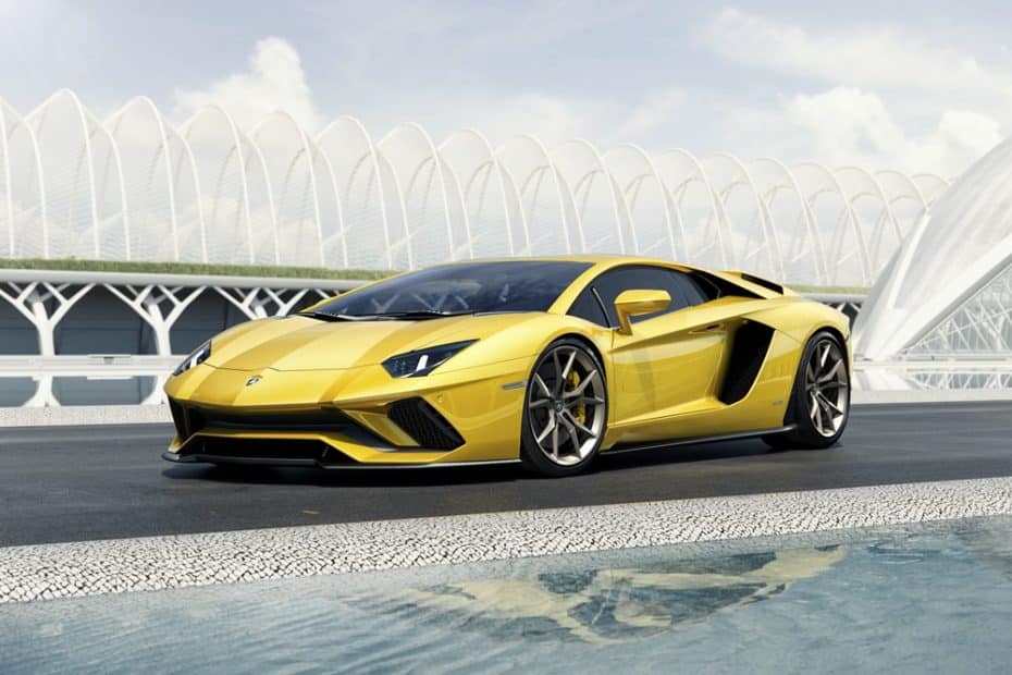 Lamborghini Aventador S: El Toro por excelencia ahora más potente y con sorpresa en su dirección