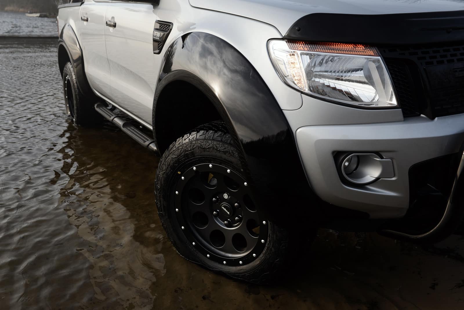 Ford Ranger MR Car Design-5