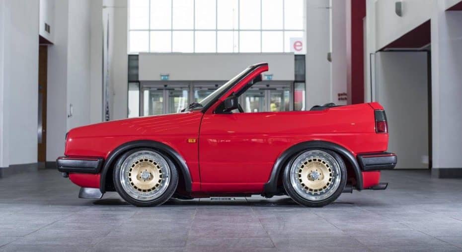 Un preparador británico ha transformado este Volkswagen Golf 2 GTI ¡En el cabrio más pequeño del mundo!