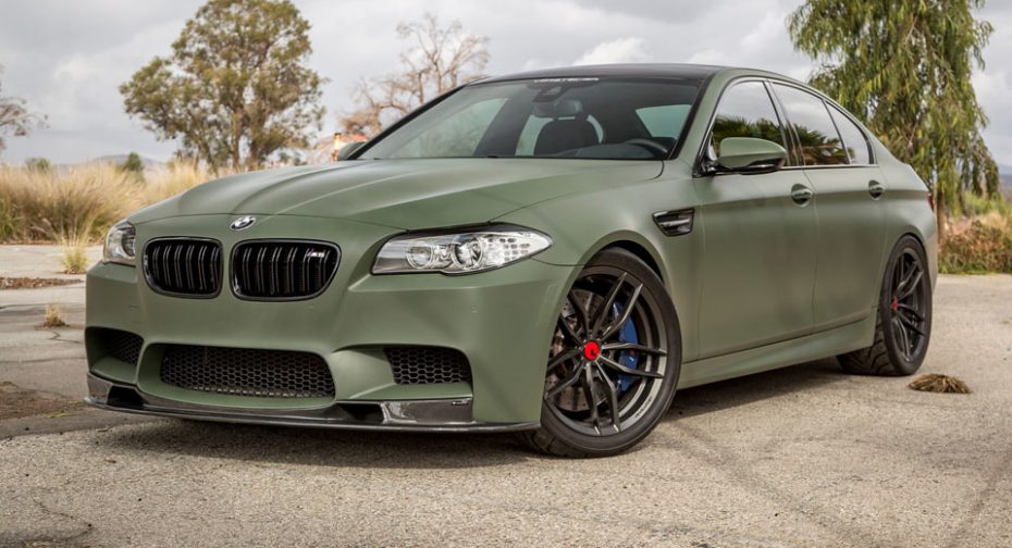 ¿Un BMW M5 con pintura militar? El BMW M5 de Vorsteiner es todo un misil con ruedas