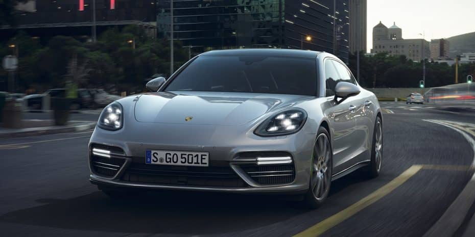 Saluda al nuevo Porsche Panamera Turbo E-Hybrid: 680 CV y sólo 2,9 L/100