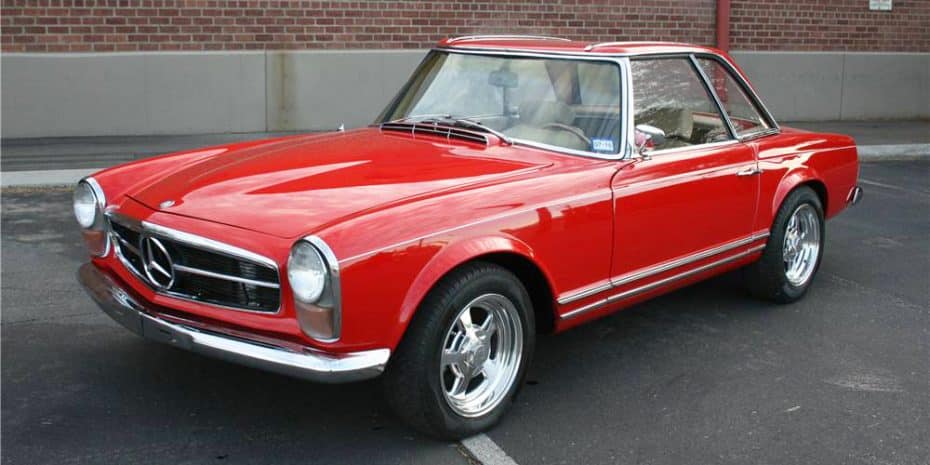 Este Mercedes 230 SL ‘Pagoda’ esconde en su interior una grata sorpresa ¿Te imaginas qué puede ser?