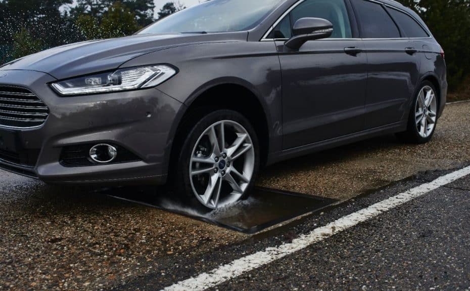 ¿Un sistema que avise de los baches de la carretera?: ¡Aquí se iban a volver locos!