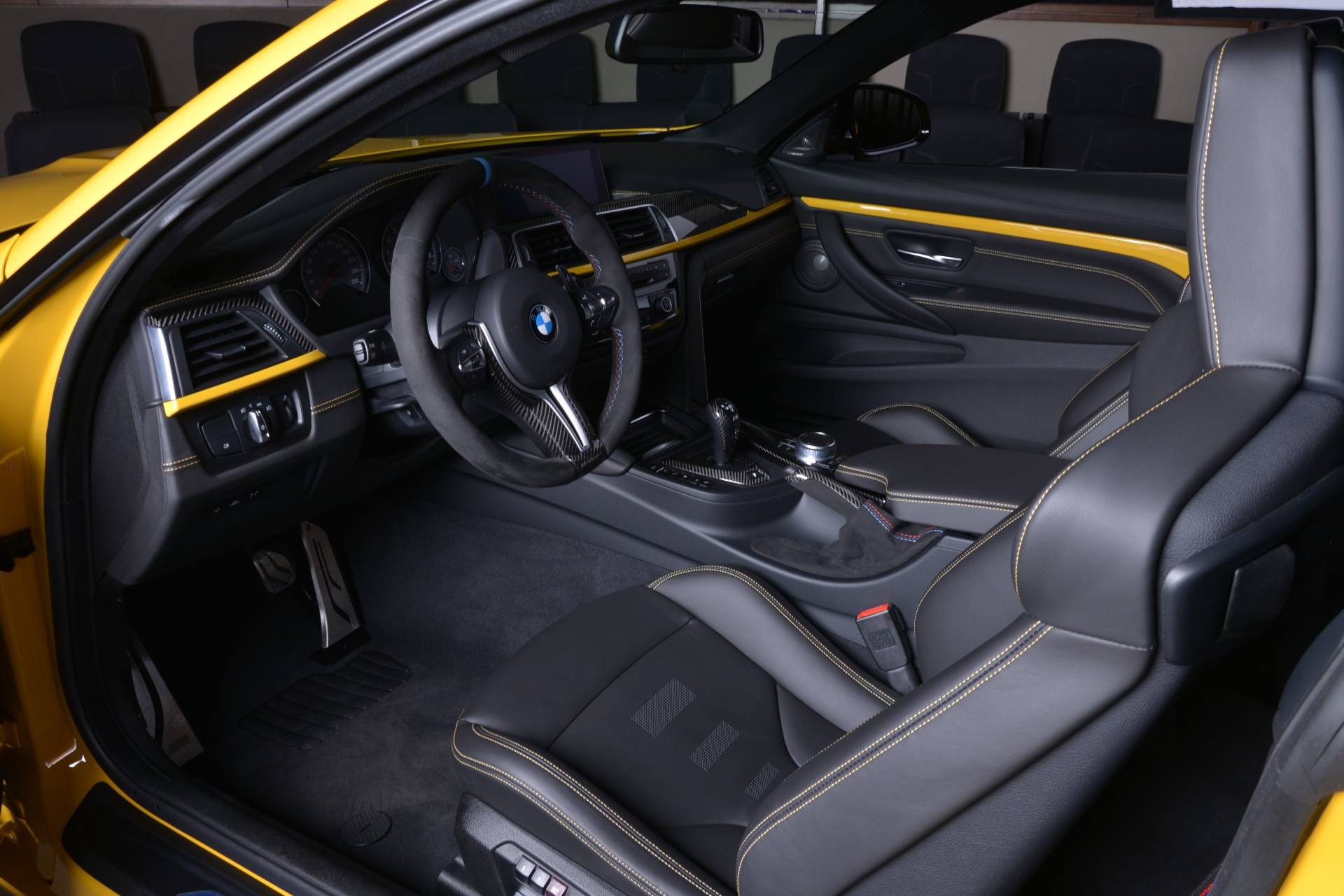 BMW M4 Competition Package 'Speed Yellow'-10