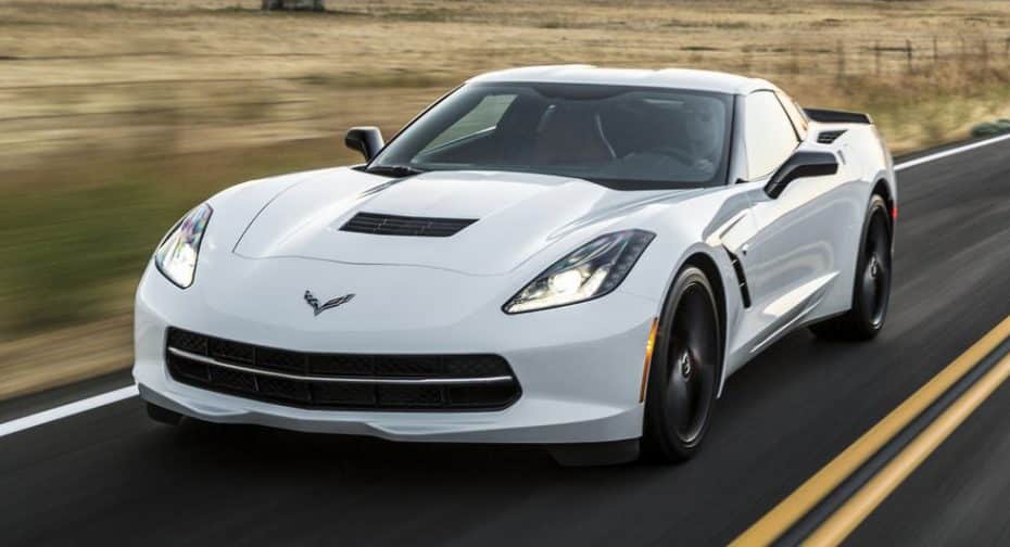 ¿Serías capaz de estrellarte dos veces en 7 minutos? Ojo al conductor de este Corvette C7 Stingray