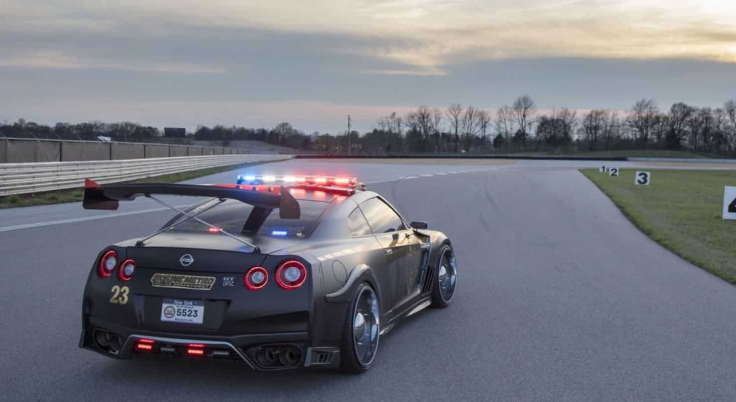 Nissan GT-R Policía 2