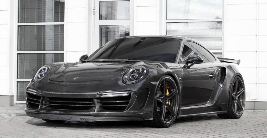 Este Porsche 911 Stinger GTR es probablemente el coche con más fibra de carbono que hayas visto