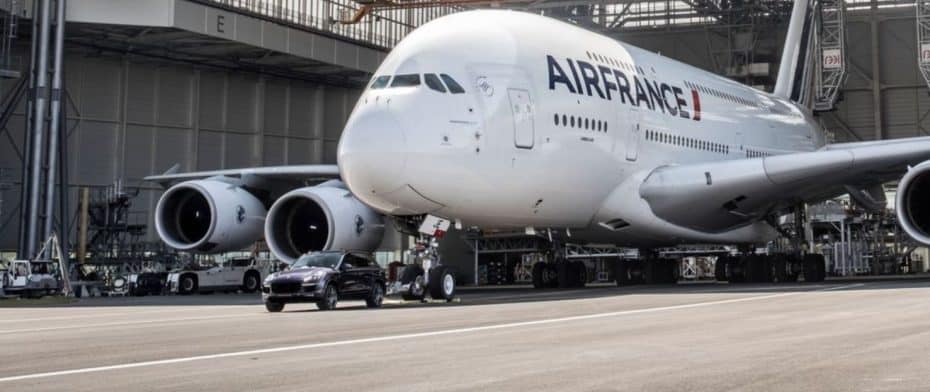 ¿Un Porsche Cayenne Diésel tirando de un A380?: ¡Aquí hay récord!