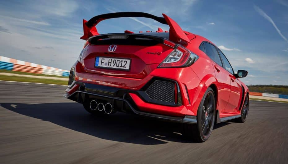 Esta es la explicación de Honda a la triple salida de escape del nuevo Civic Type R