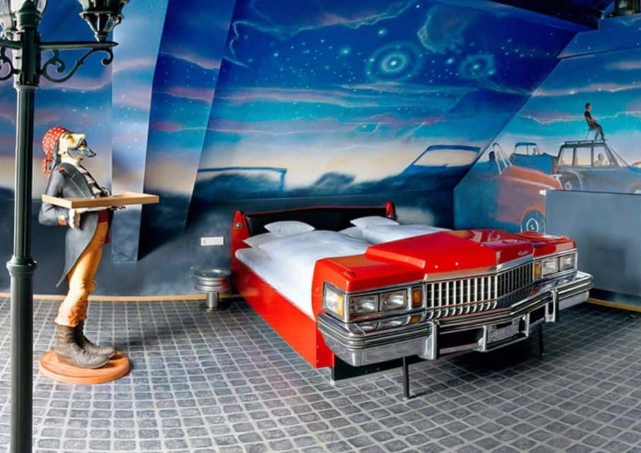 El hotel de los sueños para todo amante del motor: Así es el V8 Hotel en Stuttgart