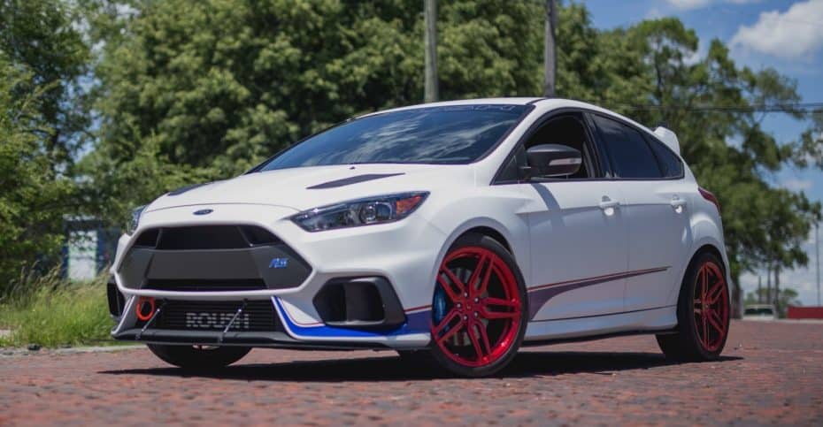 Este Ford Focus RS de Roush Performance esconde 500 CV ¡Y ahora luce unas llantas Vossen!