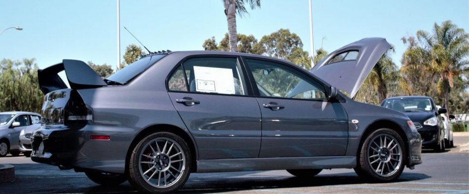 Este Mitsubishi Lancer Evo IX ha costado más de 100.000 euros a su dueño, pero tiene una explicación…