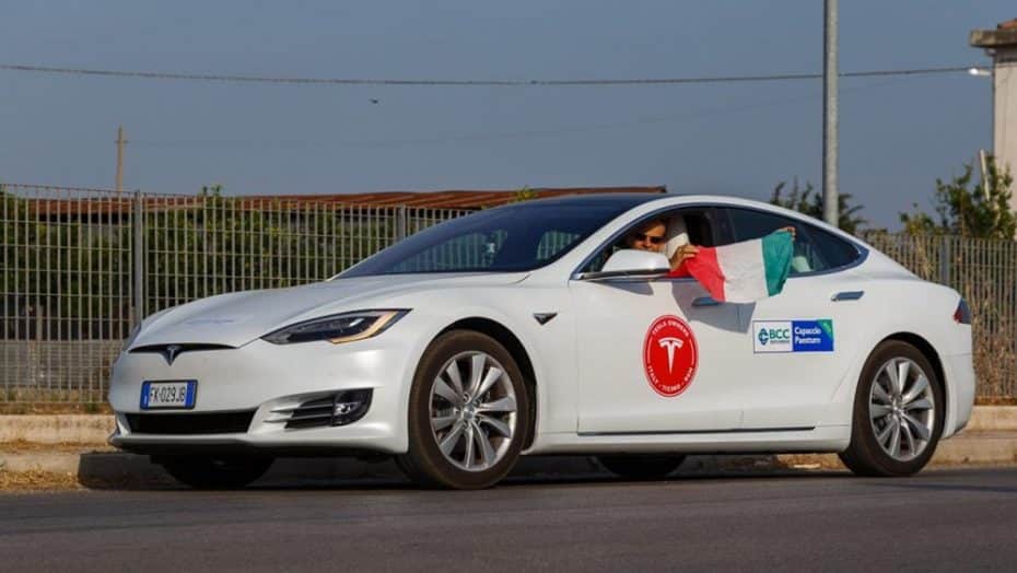 Un Tesla Model S 100D puede recorrer más de 1.000 km con una sola carga y este récord es la prueba