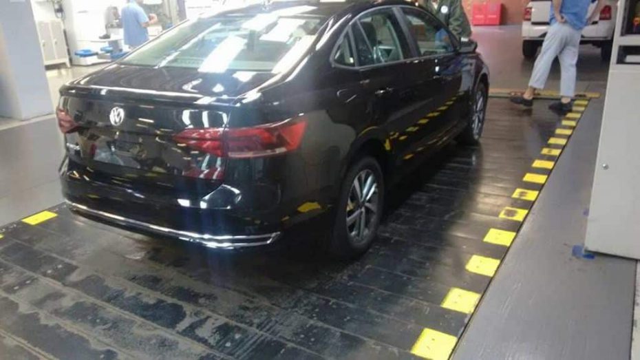 Fotos espía: Así luce el nuevo Volkswagen Virtus, un Polo Sedán para ciertos mercados