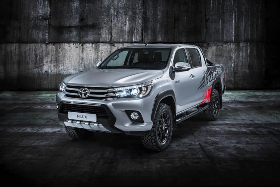 Toyota Hilux Invincible 50: Porque hay pocos ‘cacharros’ tan duros como el icónico Hilux…