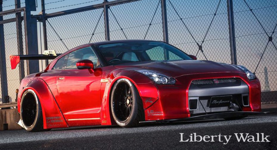 El Nissan GT-R se viste de gala con este kit de Liberty Walk, y no pasará desapercibido…