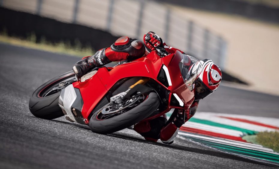 Ya está aquí la Ducati Panigale V4: ¡Una bestia de solo 175 kilos y hasta 226 CV de potencia!