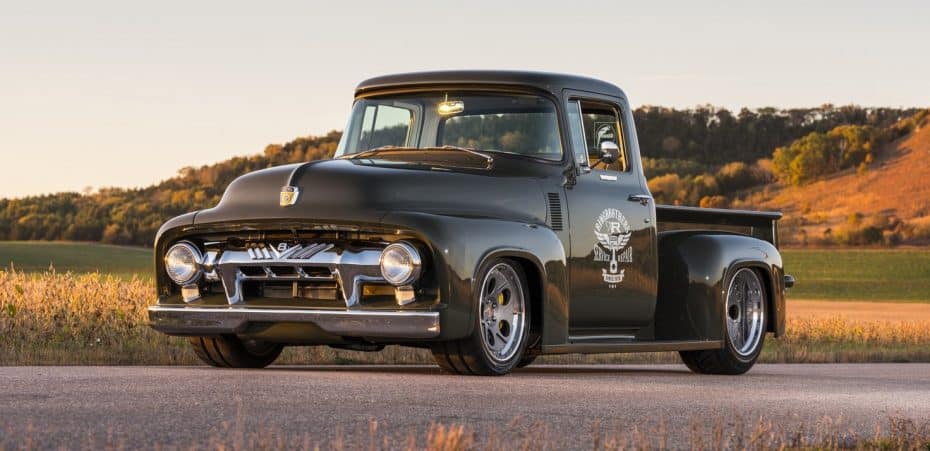 Este Ford F-100 es otro ‘restomod’ de los Ringbrothers y esconde un V8 de 415 CV