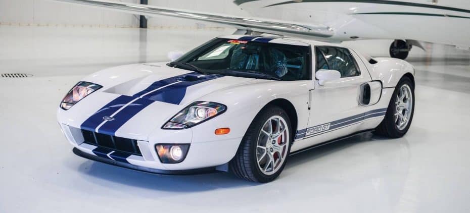 El sueño de todo coleccionista ha llegado: Un Ford GT del 2006 con ¡solo 17 kilómetros!