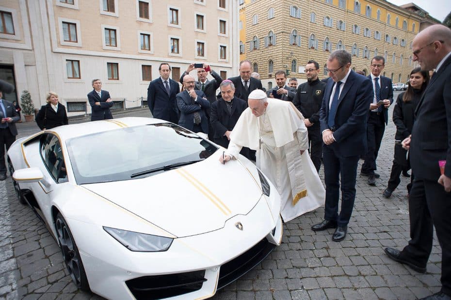 ¿El mejor regalo al Papa Francisco? Este Lamborghini Huracan exclusivo, pero es por una buena causa…