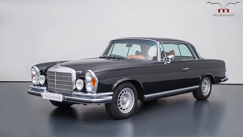 Este Mercedes-Benz W111 es toda una joya de 1970 y en su interior esconde una grata sorpresa…