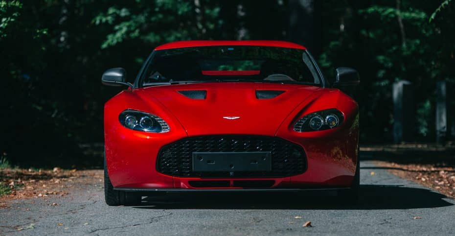 ¿El regalo de Reyes perfecto? A subasta un Aston Martin V12 Zagato y Vanquish Zagato Volante