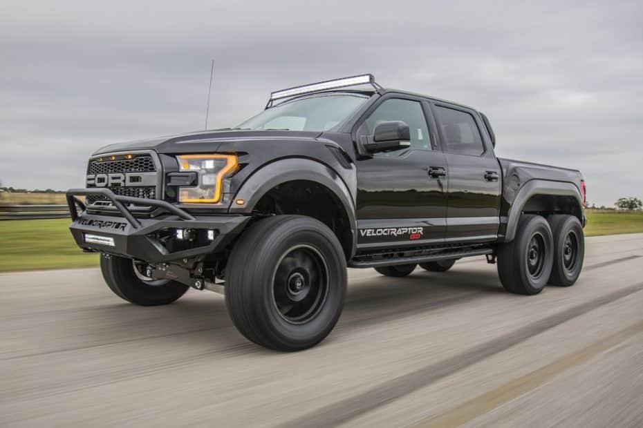 Así luce al natural y en vídeo el Hennessey Velociraptor 6×6: La bestia de 605 CV que planta cara al AMG 6×6