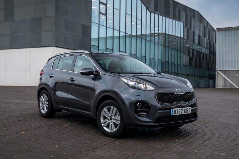 Sandero, León y 3008 líderes a particulares en 2018: El Sportage sube como la espuma