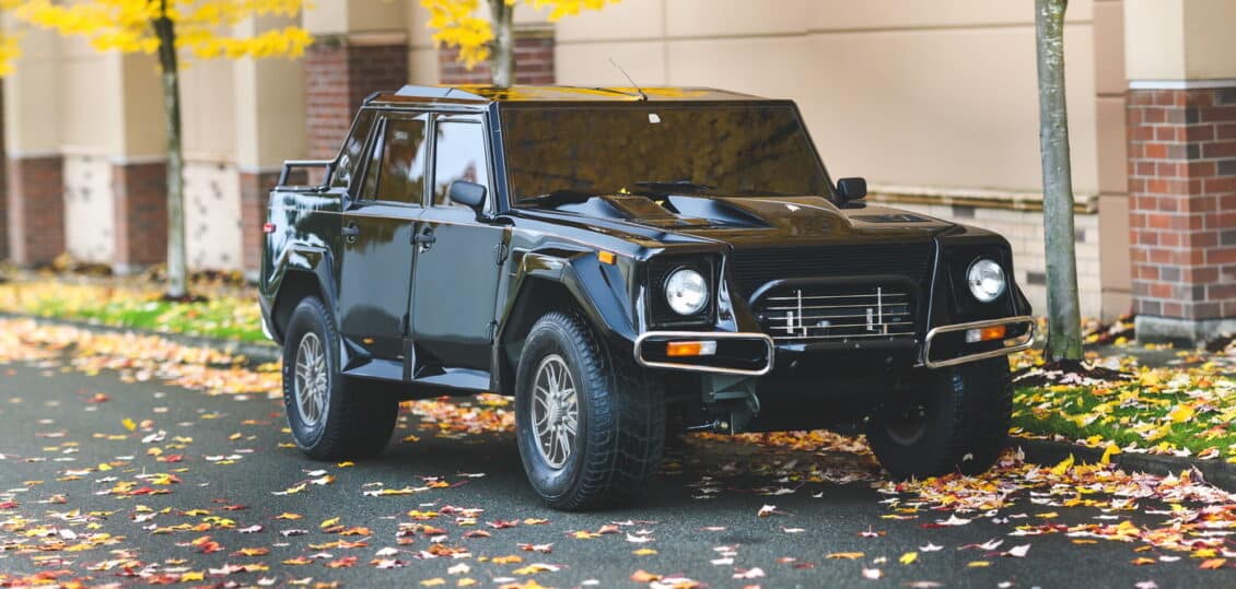 ¿Quién dijo Urus? Este Lamborghini LM002 es toda una joya con el V12 del Countach ¡Y puede ser tuyo!