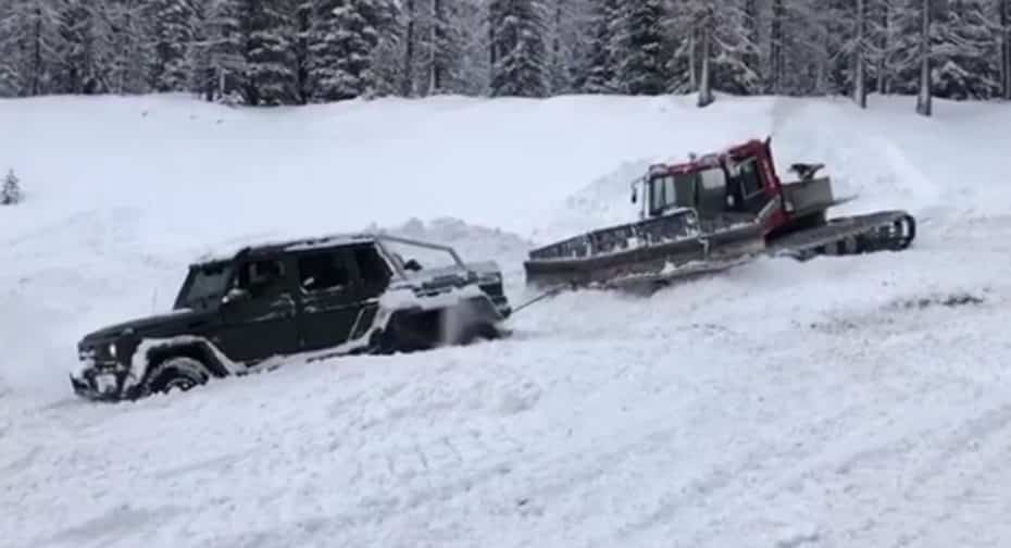 ¿Es el Mercedes-AMG G63 6×6 imbatible? Ojo a esta operación de rescate en la nieve