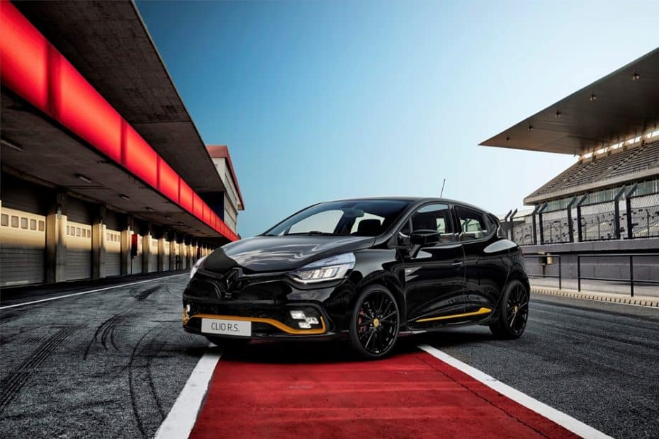 Renault Clio RS 18: La herencia de la F1 concentrada en un compacto ¡Con escapes Akrapovič de serie!