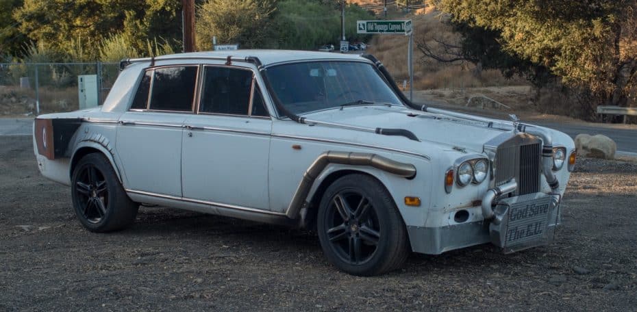 Este Rolls Royce Hotrod está a subasta: Una preparación loca con un V8 en su interior