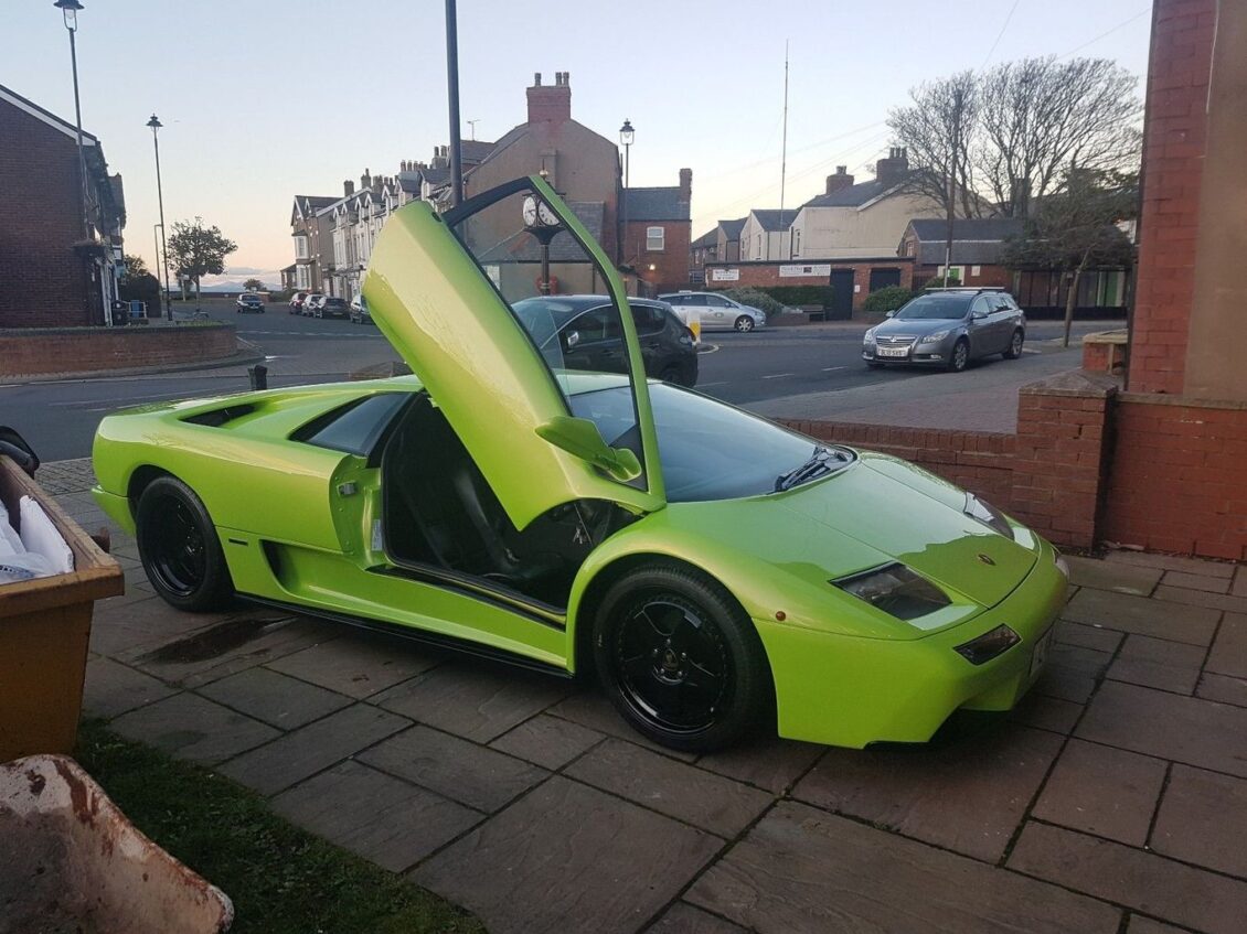 Esta réplica de un Lamborghini Diablo es casi perfecta… ¡Y puede ser tuya por muy poco!