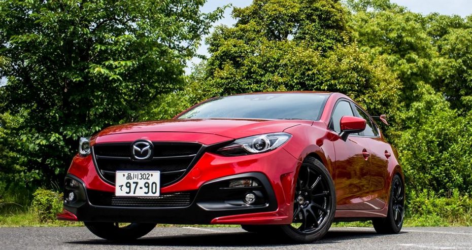 ¿Te parece aburrido el Mazda 3? Knights Sports se ha atrevido con un kit al estilo japonés