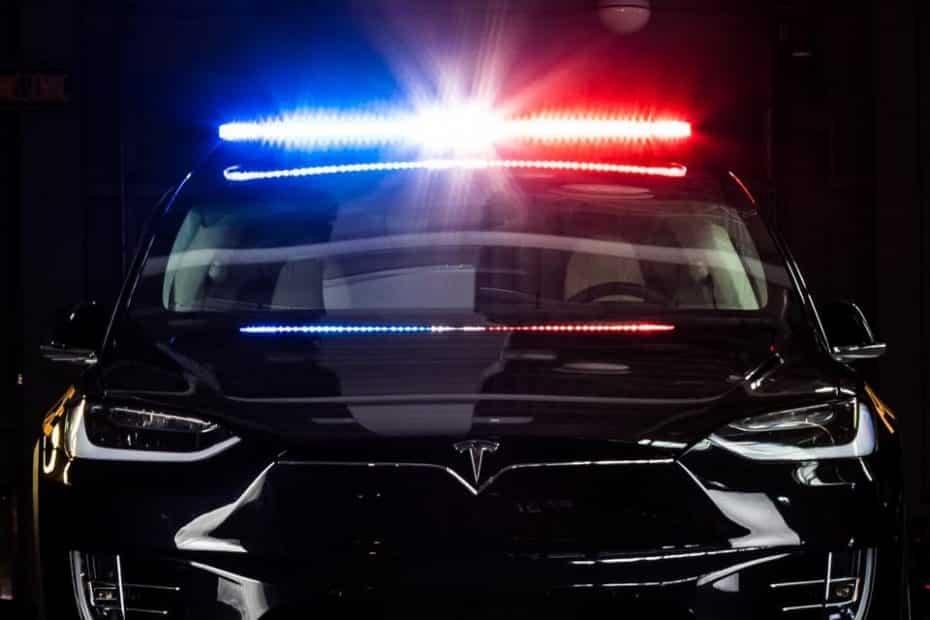 La Policía de Ontario estrena montura: Un Tesla Model X que no querrás ver por el retrovisor…